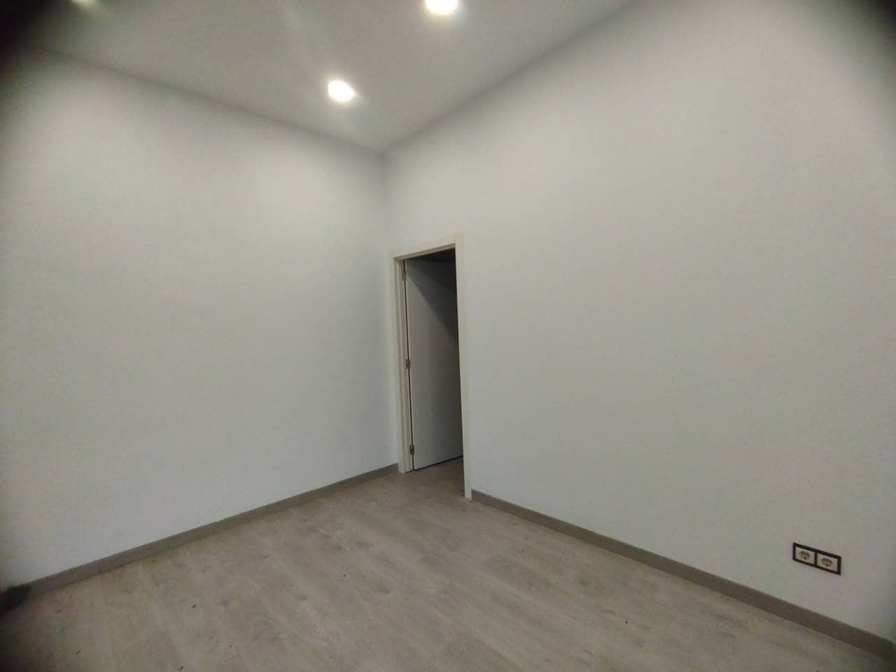 Erhverv til leje i Bilbao - € 500 (Ref: 8044584)