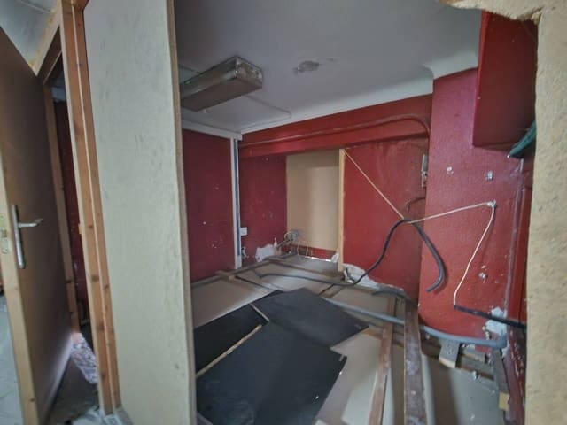 Commercial for sale in Bilbao - € 350,000 (Ref: 8238161)