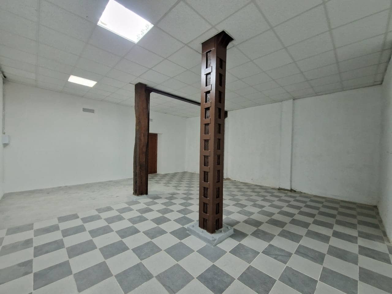 Erhverv til leje i Bilbao - € 1.200 (Ref: 8420783)