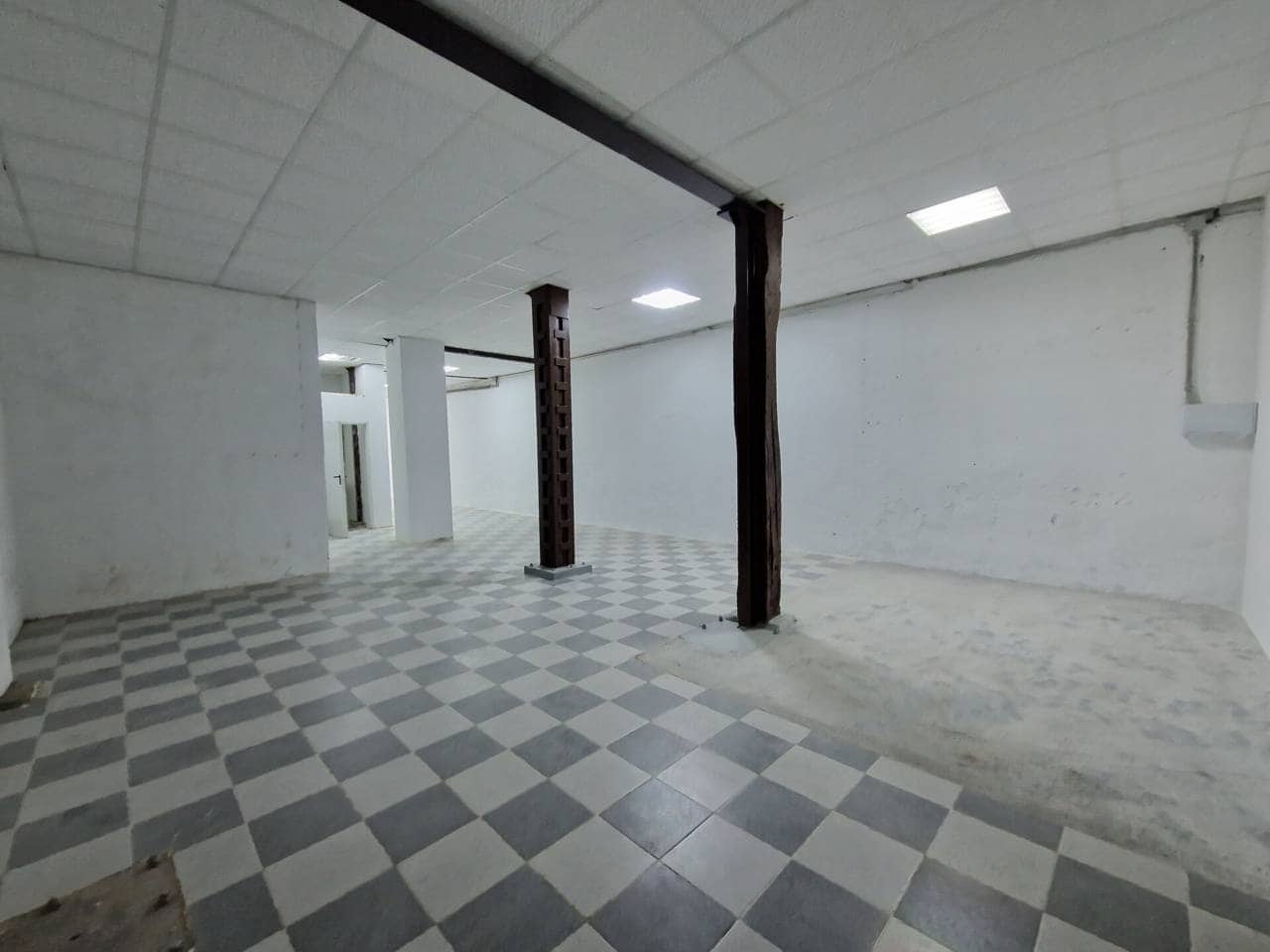 Erhverv til leje i Bilbao - € 1.200 (Ref: 8420783)