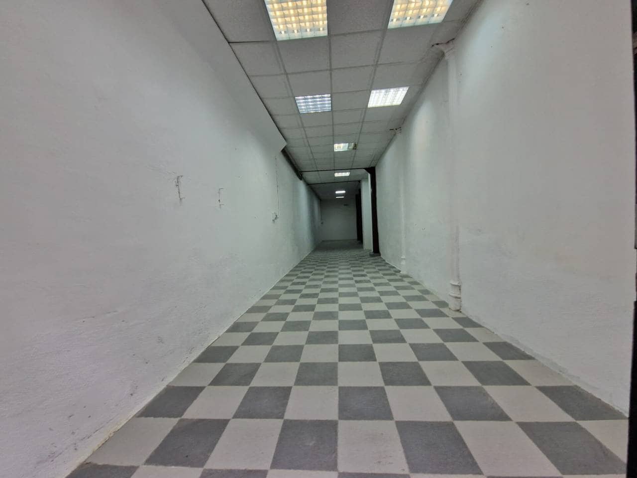 Erhverv til leje i Bilbao - € 1.200 (Ref: 8420783)