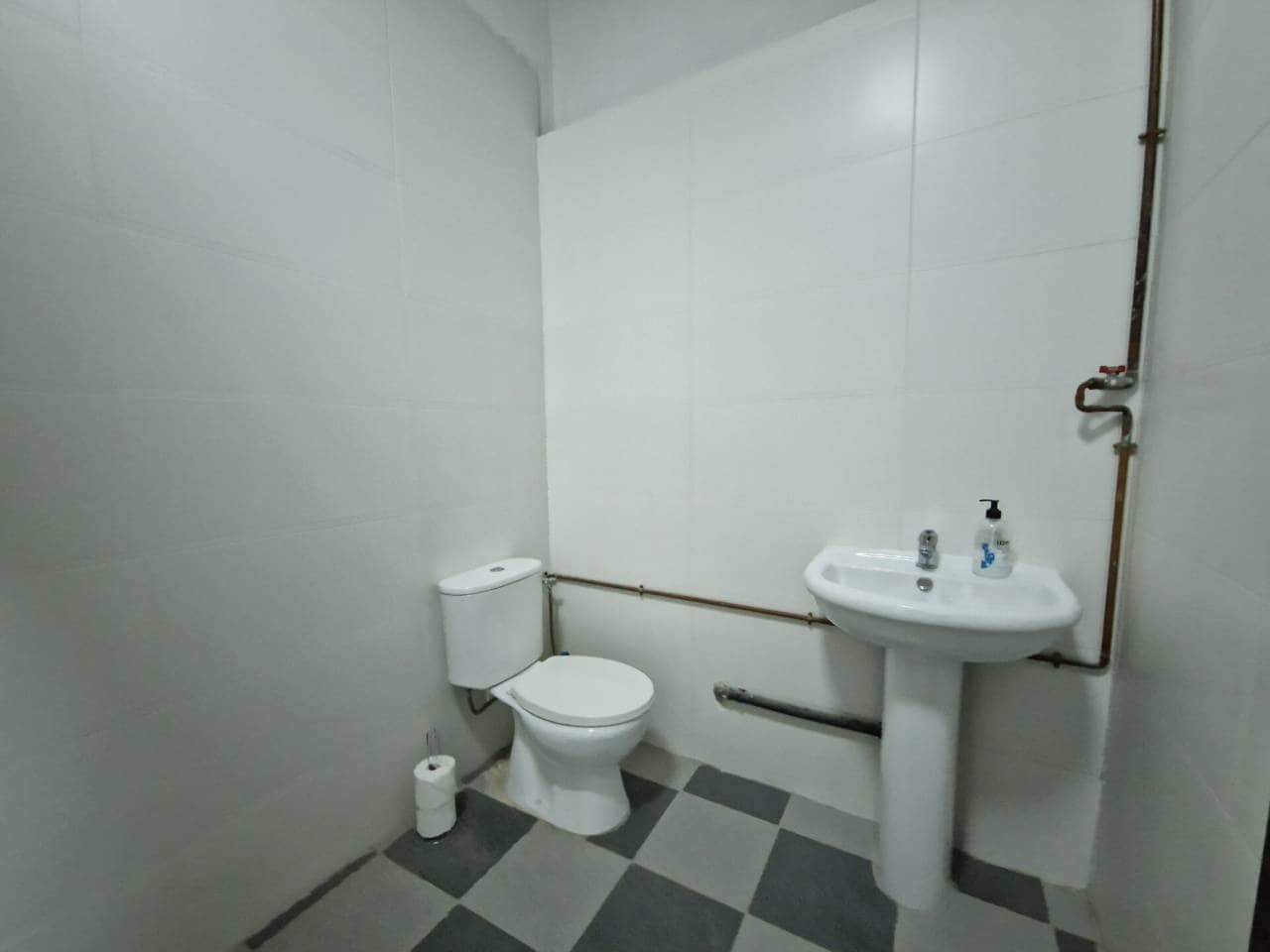 Erhverv til leje i Bilbao - € 1.200 (Ref: 8420783)