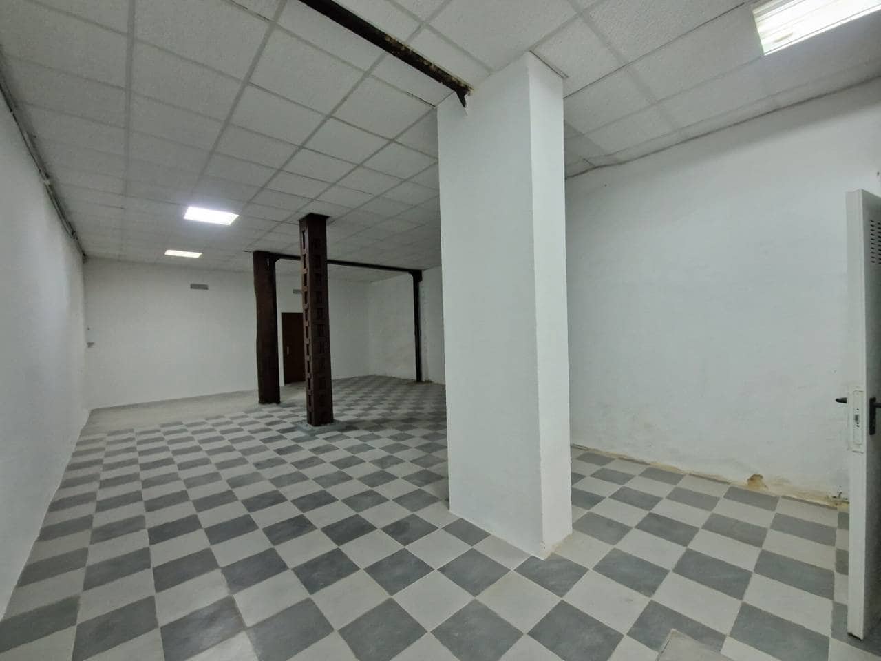 Erhverv til leje i Bilbao - € 1.200 (Ref: 8420783)