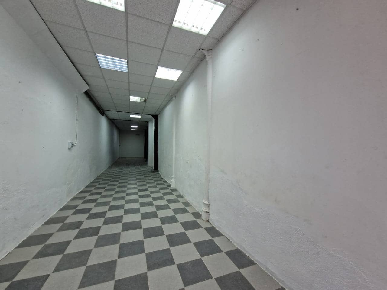 Erhverv til leje i Bilbao - € 1.200 (Ref: 8420783)