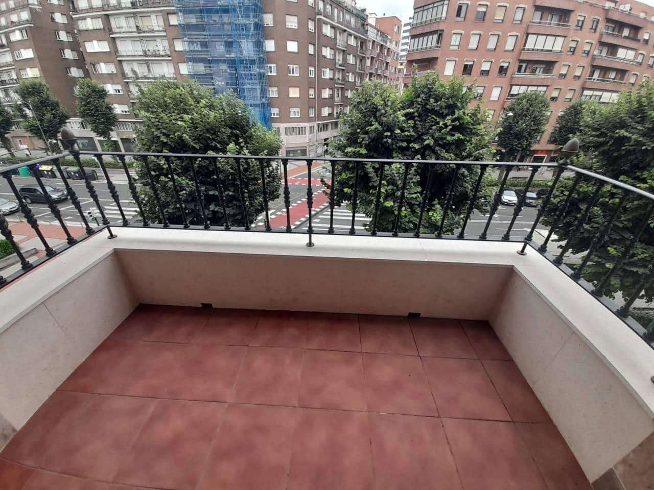 1 slaapkamer Flat te huur in Bilbao met garage - € 1.150 (Ref: 8636030)