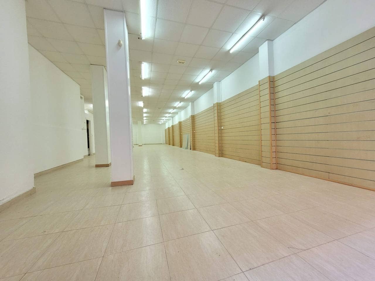 Commercial for sale in Bilbao - € 265,000 (Ref: 8637825)