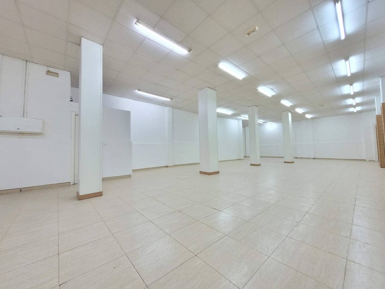 Commercial for sale in Bilbao - € 265,000 (Ref: 8637825)