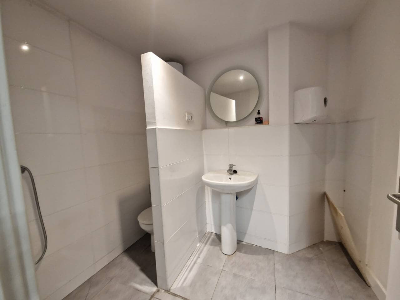 Erhverv til leje i Bilbao - € 1.100 (Ref: 8866672)