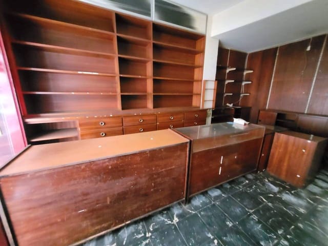 Commercial for sale in Basauri - € 30,000 (Ref: 8896049)