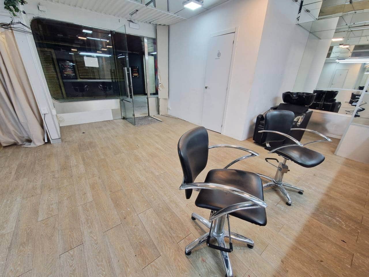 Erhverv til salg i Bilbao - € 90.000 (Ref: 8977424)