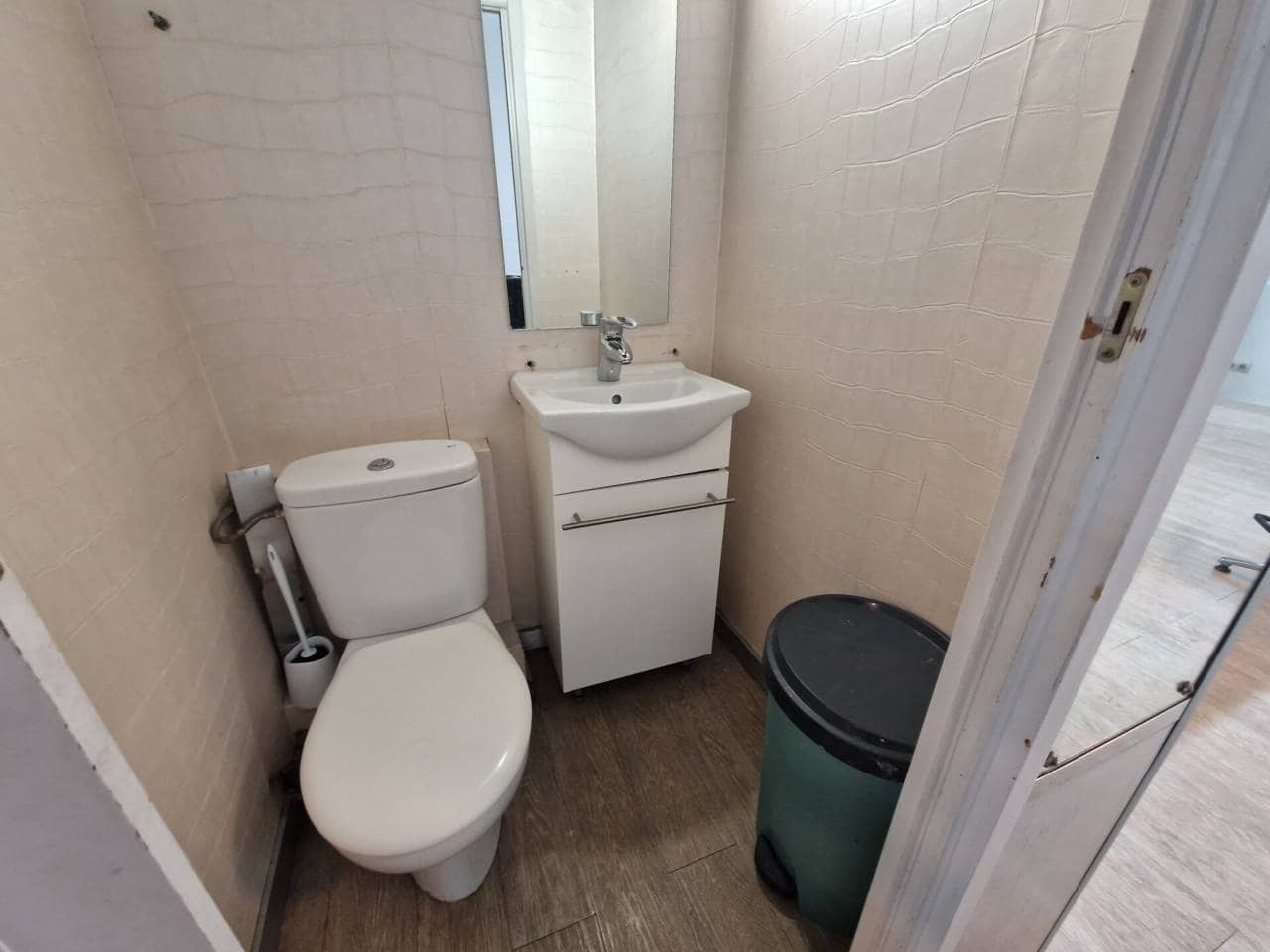 Erhverv til salg i Bilbao - € 90.000 (Ref: 8977424)