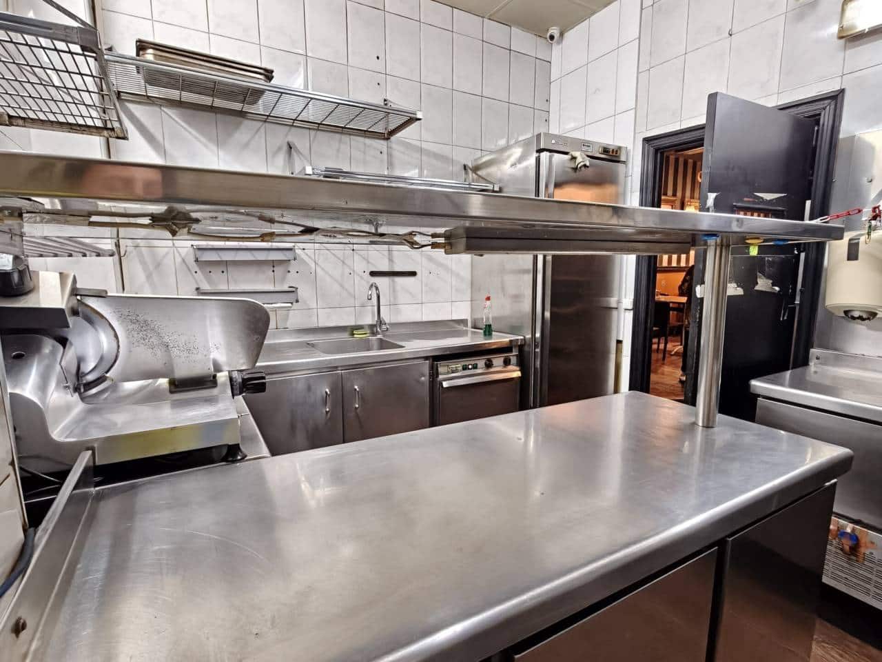 Restaurant/Bar til salgs i Bilbao - € 495 000 (Ref: 9002765)