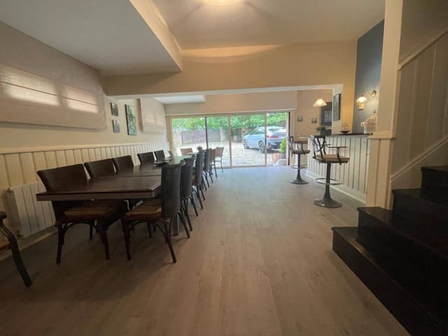 6 bedroom Finca/Country House for sale in Karrantza Harana/Valle de Carranza - € 480,000 (Ref: 9013168)