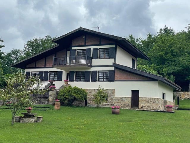 6 bedroom Finca/Country House for sale in Karrantza Harana/Valle de Carranza - € 480,000 (Ref: 9013168)