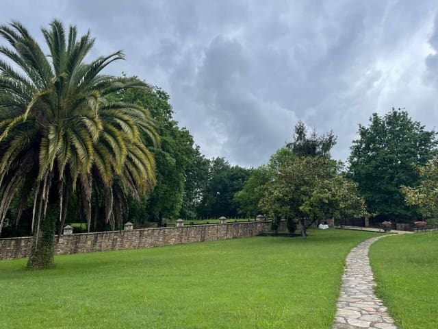 6 bedroom Finca/Country House for sale in Karrantza Harana/Valle de Carranza - € 480,000 (Ref: 9013168)