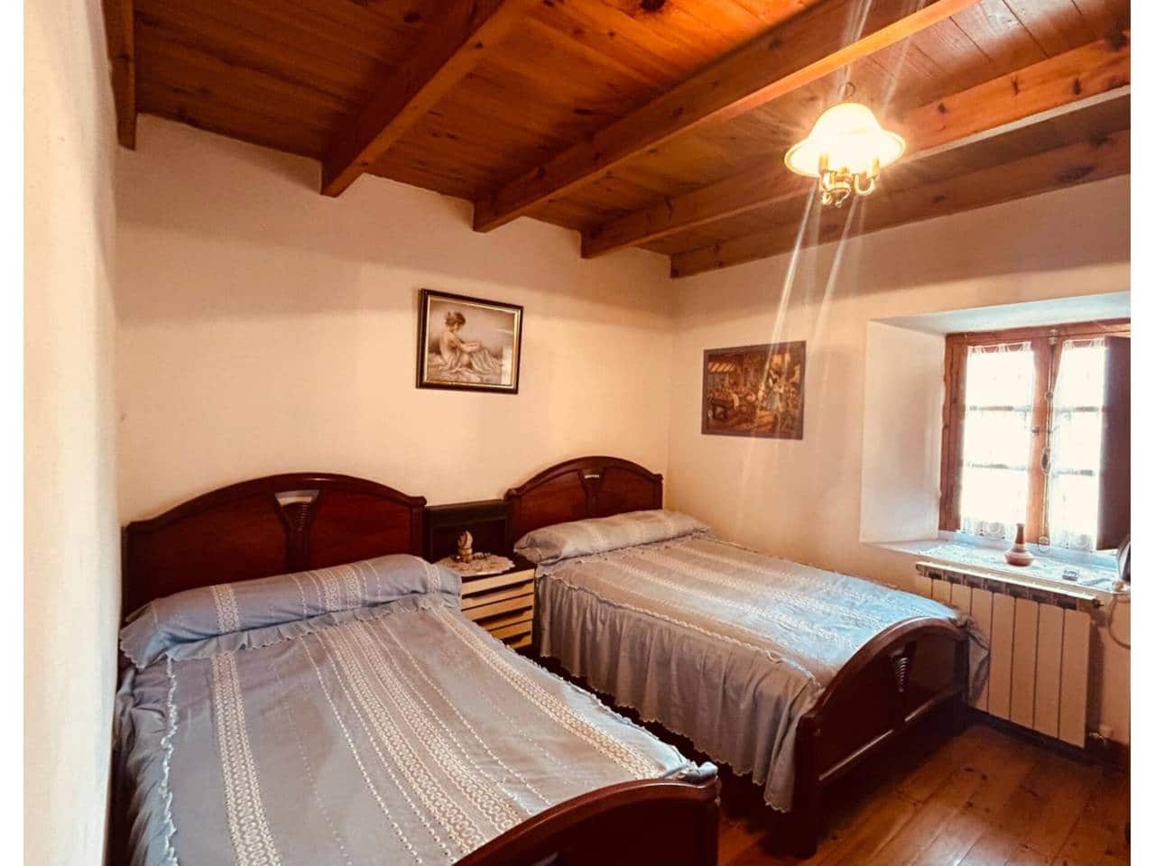 6 bedroom Villa for sale in Karrantza Harana/Valle de Carranza with garage - € 350,000 (Ref: 9013169)