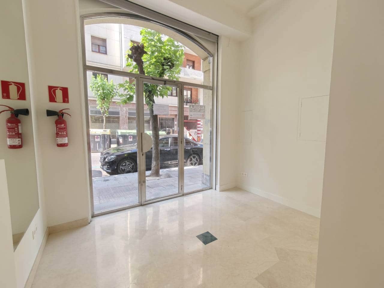 Kaupallinen myytävänä paikassa Bilbao - 120 000 € (Ref: 9064813)