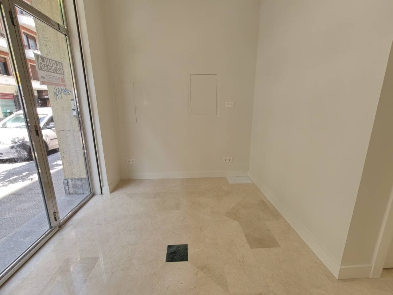 Kaupallinen myytävänä paikassa Bilbao - 120 000 € (Ref: 9064813)