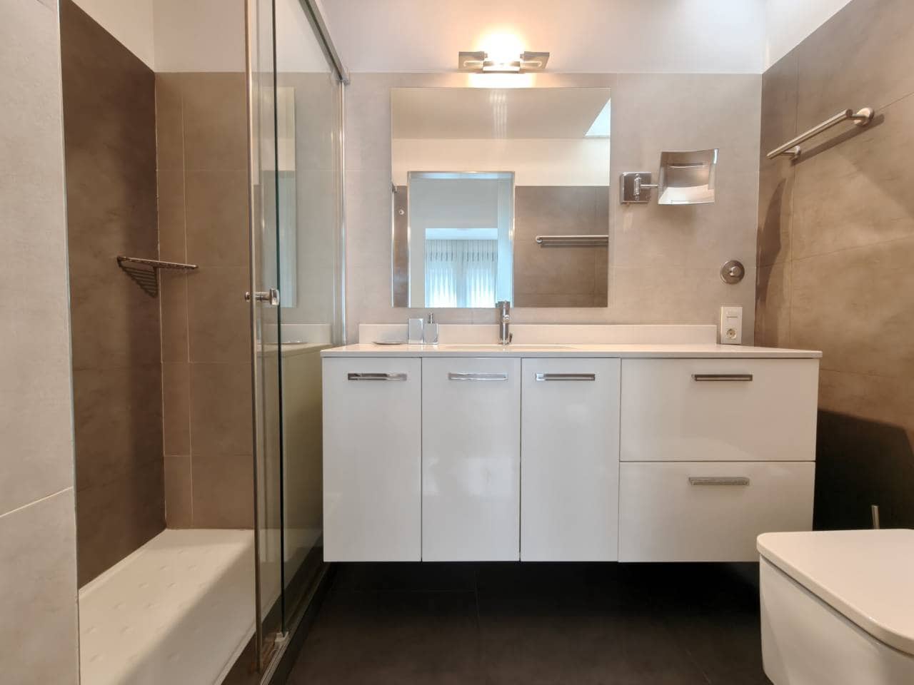 Appartement de 3 chambres à louer à Bilbao - 1 700 € (Ref: 9081176)