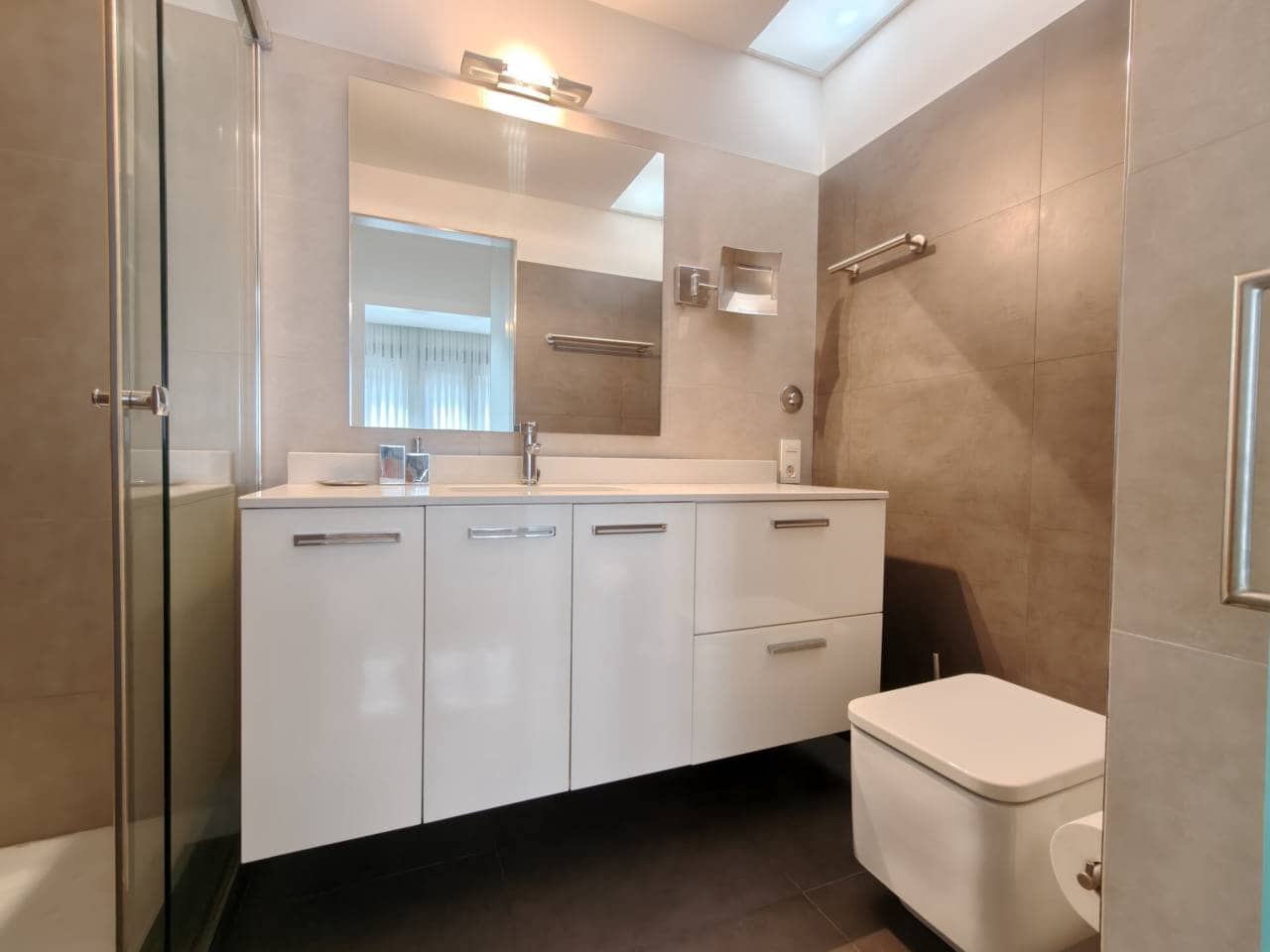 Appartement de 3 chambres à louer à Bilbao - 1 700 € (Ref: 9081176)