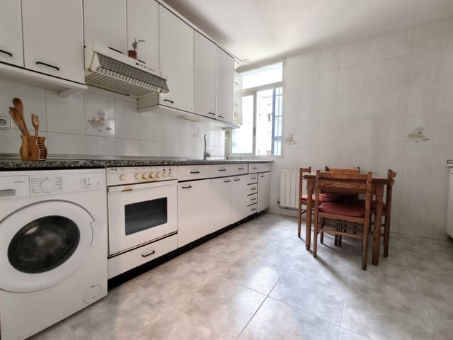 4 sovrum Lägenhet till salu i Bilbao - 460 000 € (Ref: 9104163)