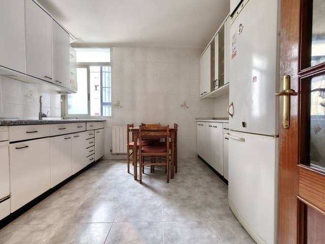 4 sovrum Lägenhet till salu i Bilbao - 460 000 € (Ref: 9104163)