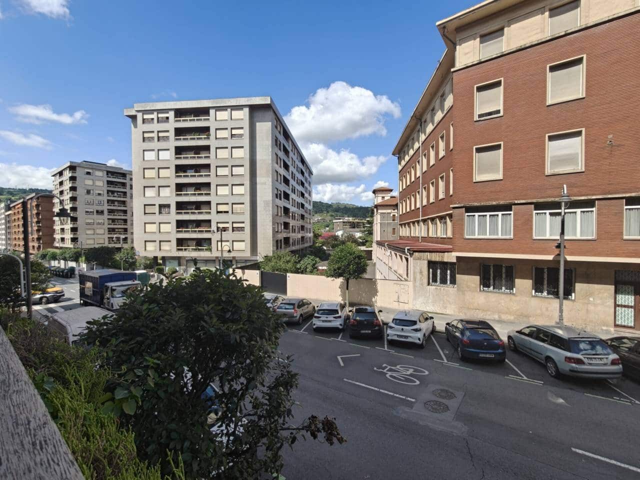 4 soveværelse Lejlighed til leje i Bilbao - € 2.200 (Ref: 9106230)