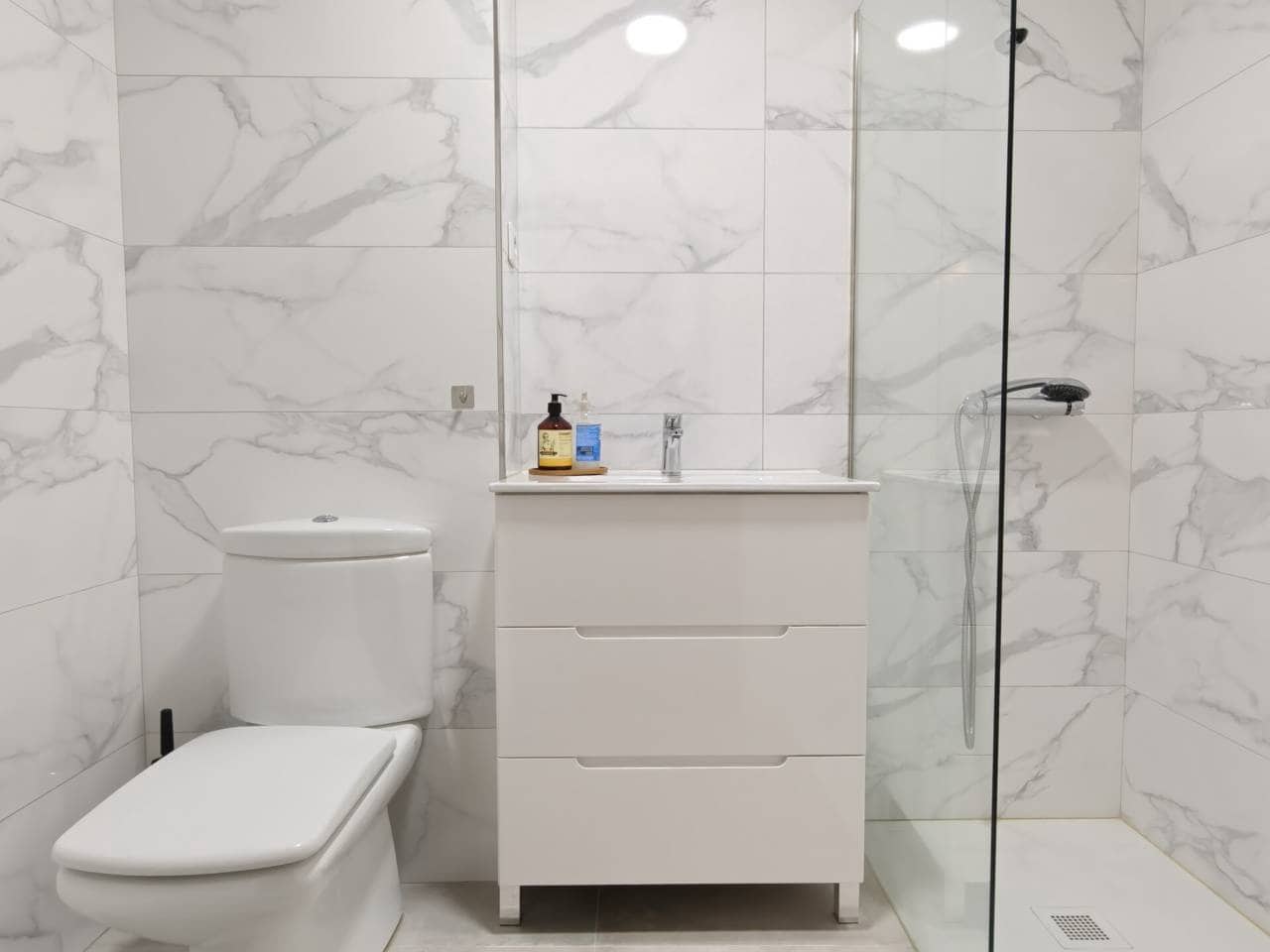 4 soveværelse Lejlighed til leje i Bilbao - € 2.200 (Ref: 9106230)