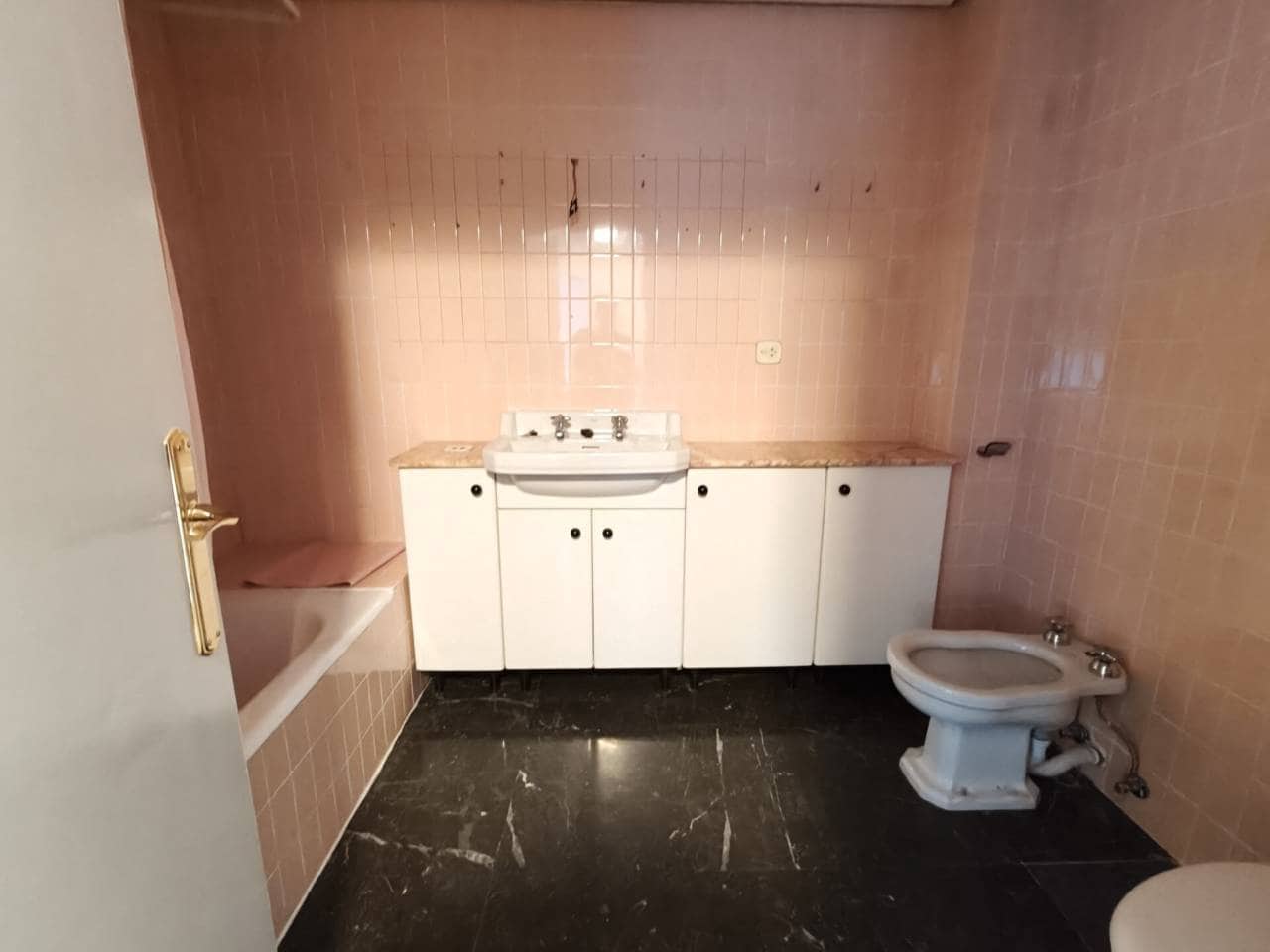 4 soveværelse Lejlighed til leje i Bilbao - € 2.200 (Ref: 9106230)