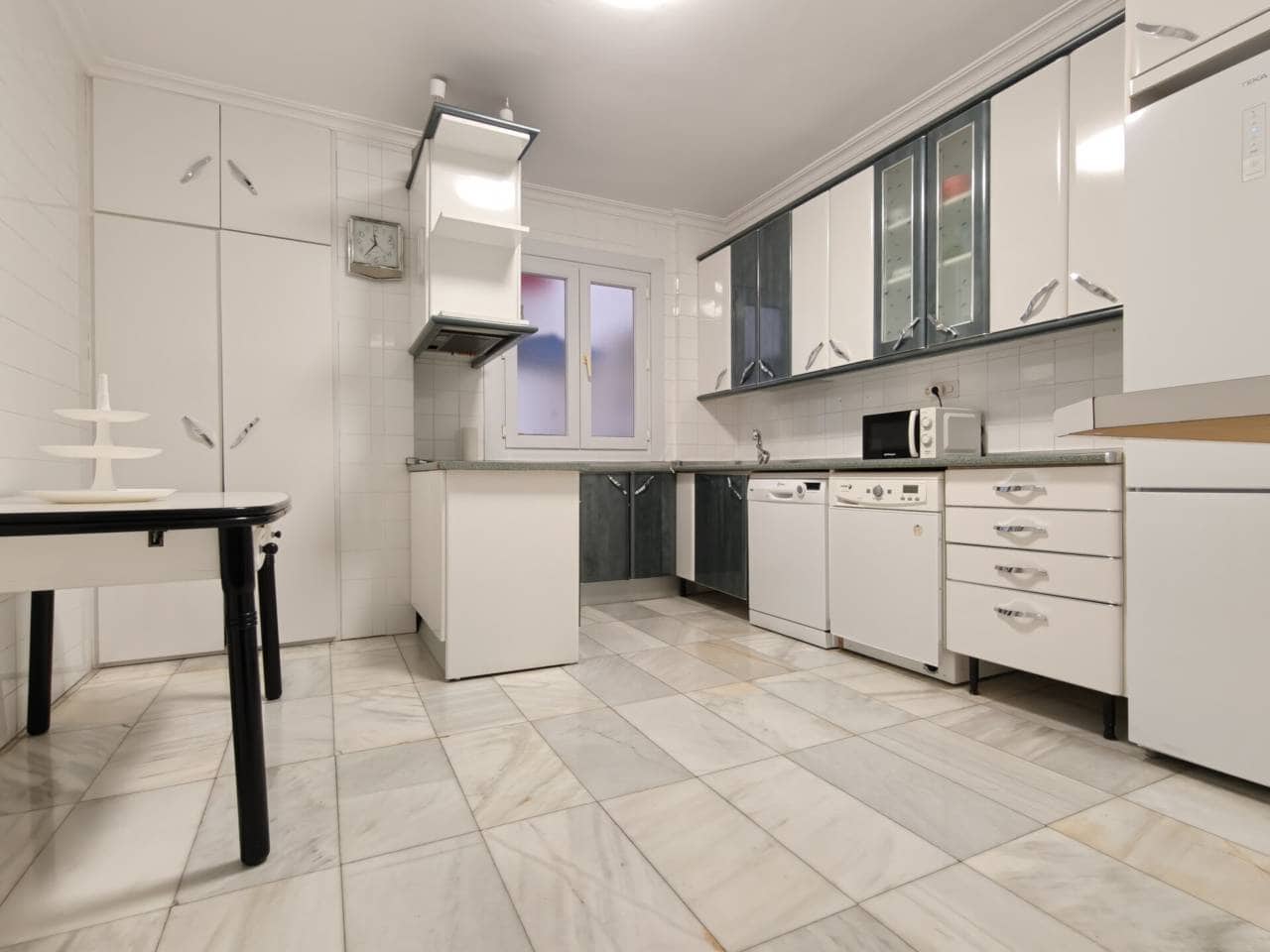 4 soveværelse Lejlighed til leje i Bilbao - € 2.200 (Ref: 9106230)