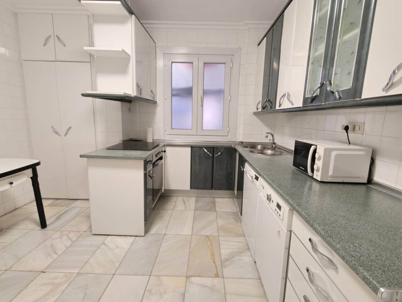 4 soveværelse Lejlighed til leje i Bilbao - € 2.200 (Ref: 9106230)