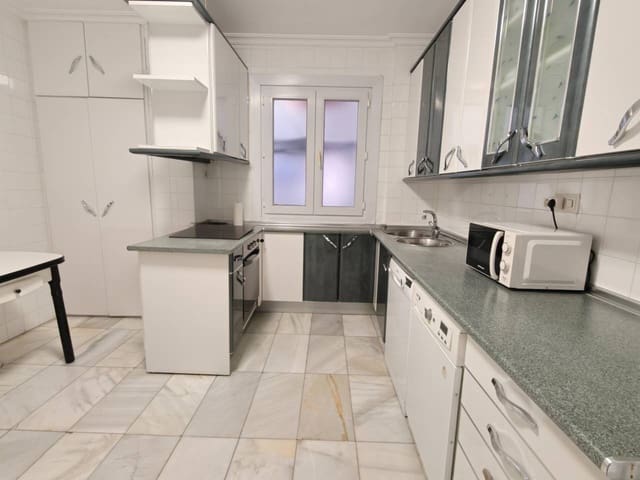 4 bedroom Flat for rent in Bilbao - € 2,200 (Ref: 9106230)