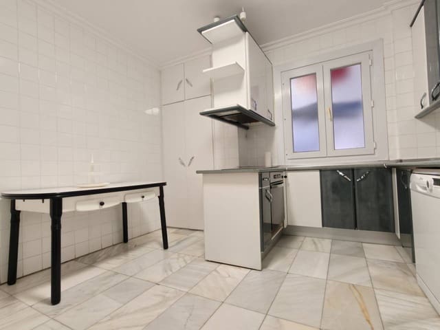 4 bedroom Flat for rent in Bilbao - € 2,200 (Ref: 9106230)