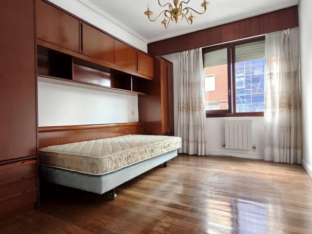 4 bedroom Flat for rent in Bilbao - € 2,200 (Ref: 9106230)