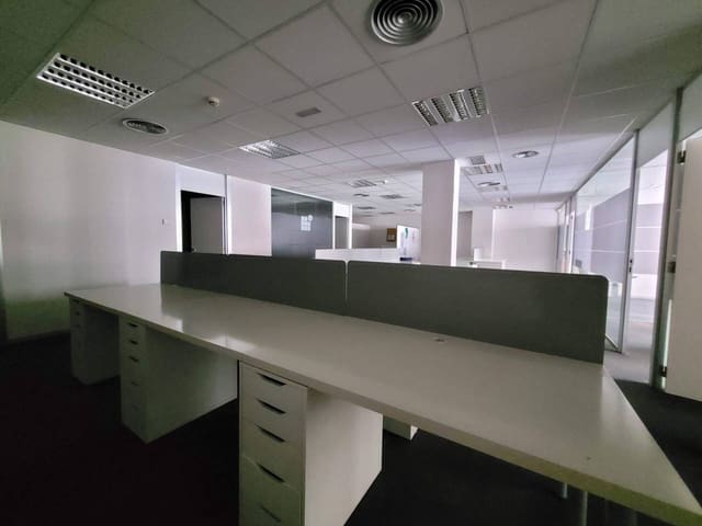 Office for sale in Bilbao - € 495,000 (Ref: 9131997)