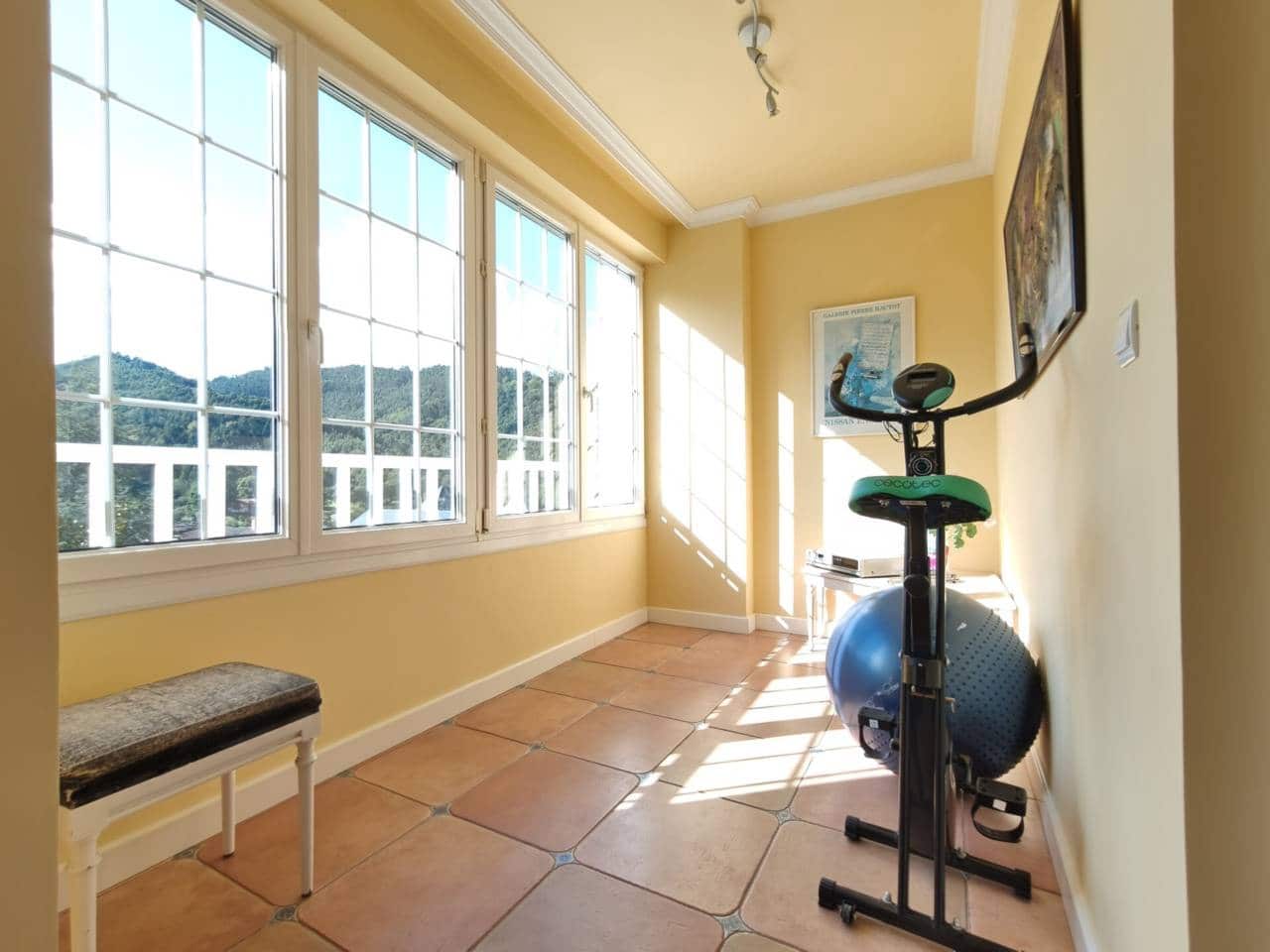 4 soveværelse Villa til salg i Castro-Urdiales med garage - € 550.000 (Ref: 9264038)