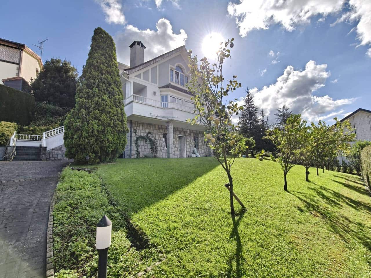 4 soveværelse Villa til salg i Castro-Urdiales med garage - € 550.000 (Ref: 9264038)