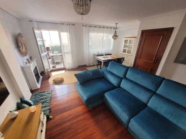 4 slaapkamer Rijtjeshuis te koop in Castro-Urdiales met garage - € 385.000 (Ref: 9311867)