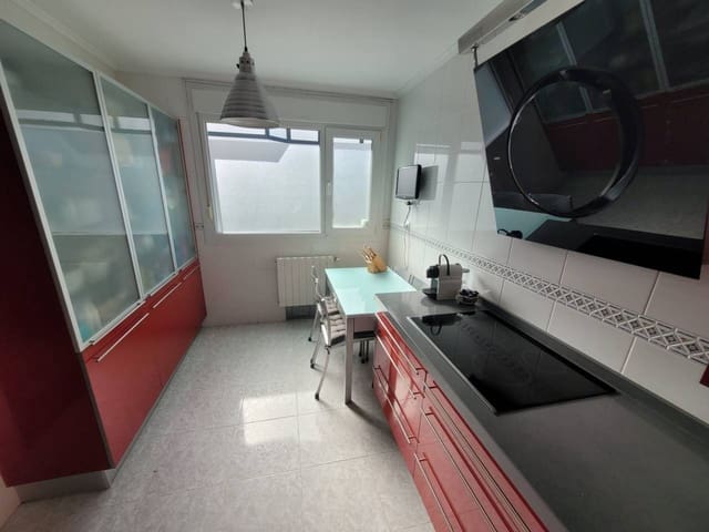 4 slaapkamer Rijtjeshuis te koop in Castro-Urdiales met garage - € 385.000 (Ref: 9311867)