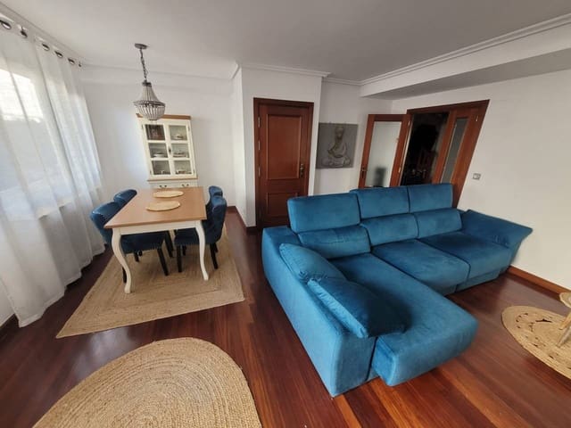 4 slaapkamer Rijtjeshuis te koop in Castro-Urdiales met garage - € 385.000 (Ref: 9311867)