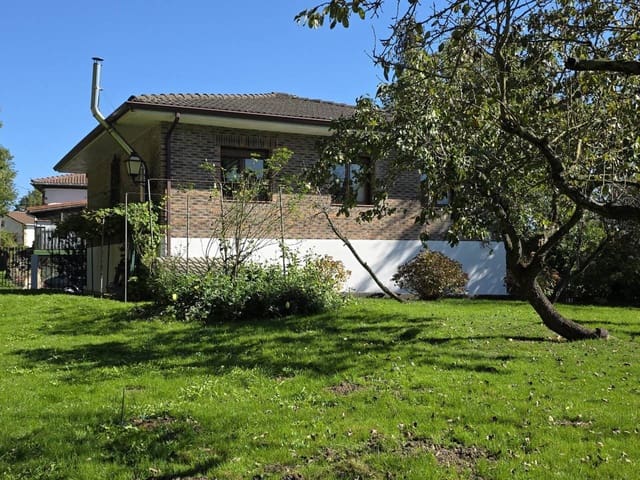 3 bedroom Finca/Country House for sale in Karrantza Harana/Valle de Carranza - € 295,000 (Ref: 9325333)