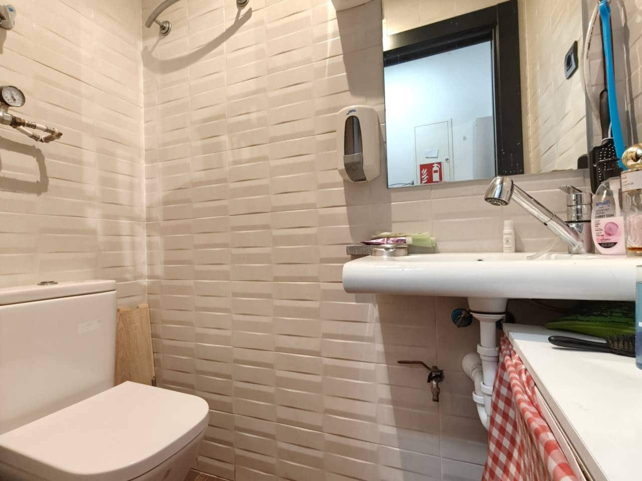 Kaupallinen myytävänä paikassa Bilbao - 250 000 € (Ref: 9361822)