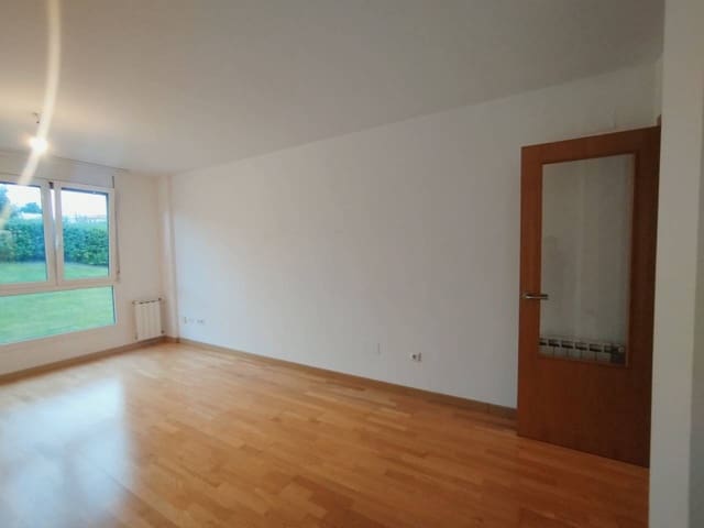 3 bedroom Flat for sale in Santander with garage - € 372,000 (Ref: 9378596)