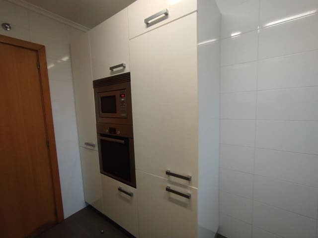 3 bedroom Flat for sale in Santander with garage - € 372,000 (Ref: 9378596)