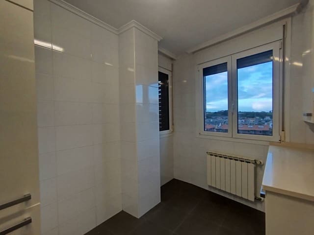 3 bedroom Flat for sale in Santander with garage - € 372,000 (Ref: 9378596)