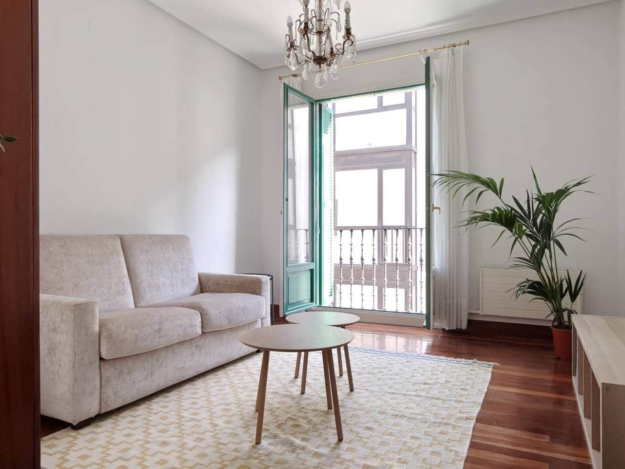 1 sovrum Lägenhet att hyra i Bilbao - 1 100 € (Ref: 9387103)