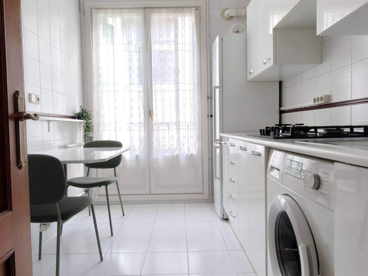 1 sovrum Lägenhet att hyra i Bilbao - 1 100 € (Ref: 9387103)