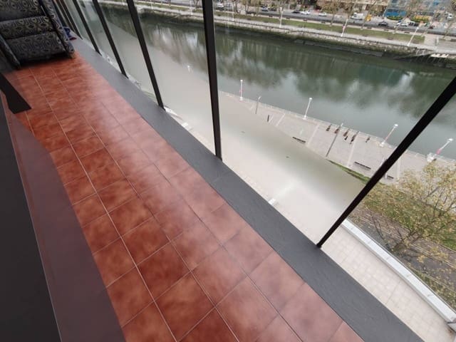 4 slaapkamer Flat te koop in Bilbao met garage - € 869.000 (Ref: 9394460)