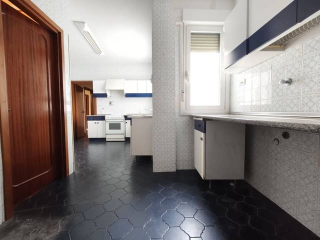 4 slaapkamer Flat te koop in Bilbao met garage - € 869.000 (Ref: 9394460)