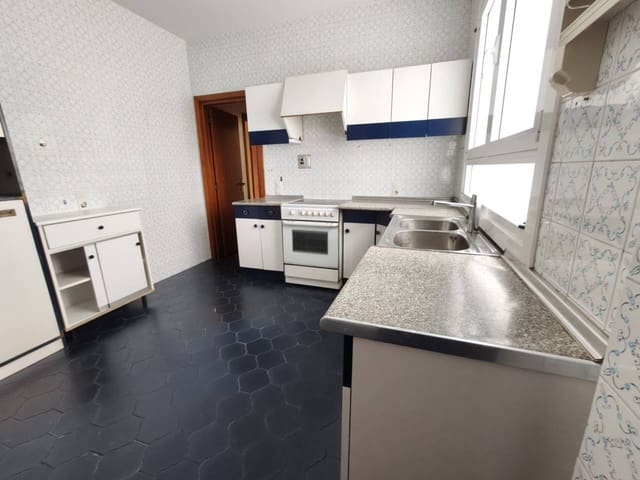 4 slaapkamer Flat te koop in Bilbao met garage - € 869.000 (Ref: 9394460)